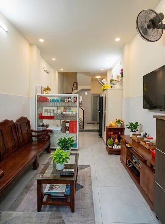 Bán nhà hẻm Ô tô Cách Mạng Tháng Tám, QUẬN TÂN BÌNH, 3.2 x 12m, giá 7.9 tỷ
