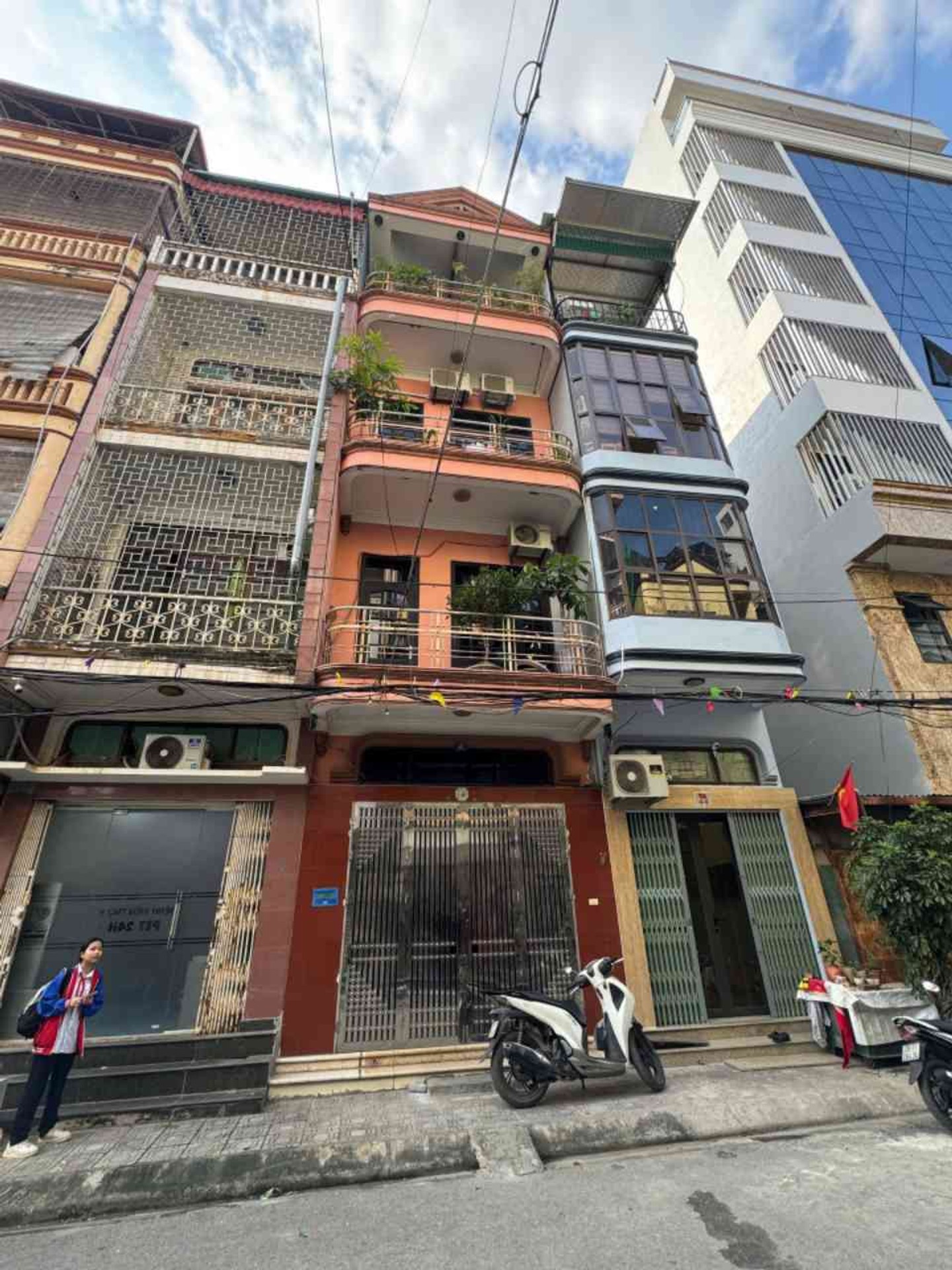 Bán nhà Thạch Bàn 10 tỷ 60m ô tô sổ đỏ Long Biên