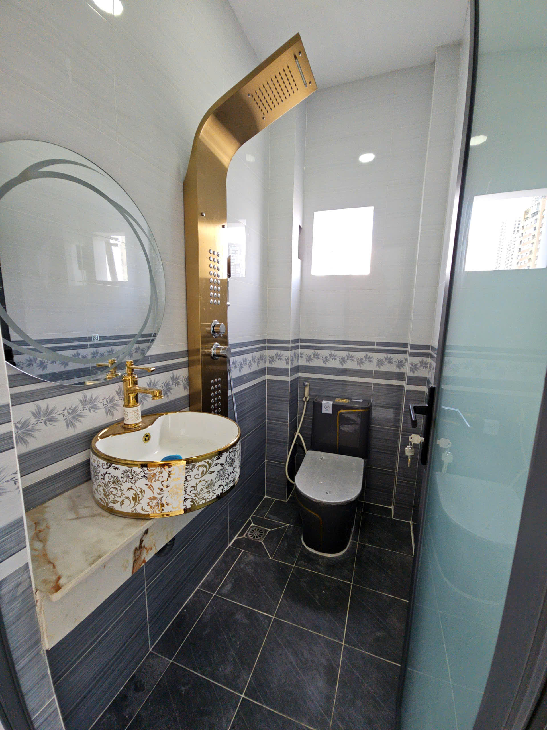 Bán  nhà trung tâm Q4 

NGANG 3.3 DÀI 8 

XÂY DỰNG MỚI 3 TẤM CẠNH Q1, Q5-3