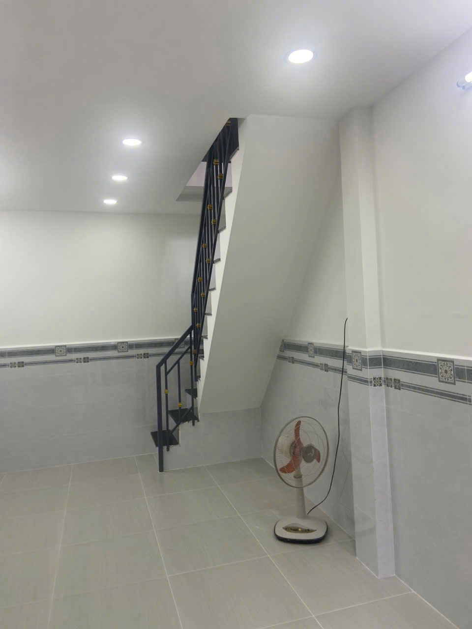 Bán nhà tôn đản q4 nhà mới đúc bê tông 
Diện tích đất 23.5 m2 có 3 đ-1