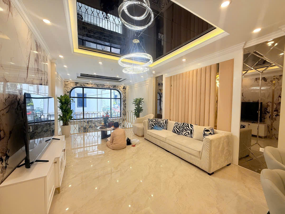 Vip!Nhà mặt ngõ Thạch Bàn,55M,MT 5.5M, thang máy full NT,gara ô tô,Full NT,hơn 11 tỷ