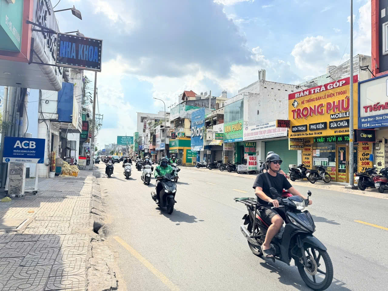 Bán nhà Mặt tiền Cách Mạng Tháng 8, gần Lý Thường Kiệt, 4x20m, 3 Tầng, 4PN, chỉ 17,9 Tỷ.