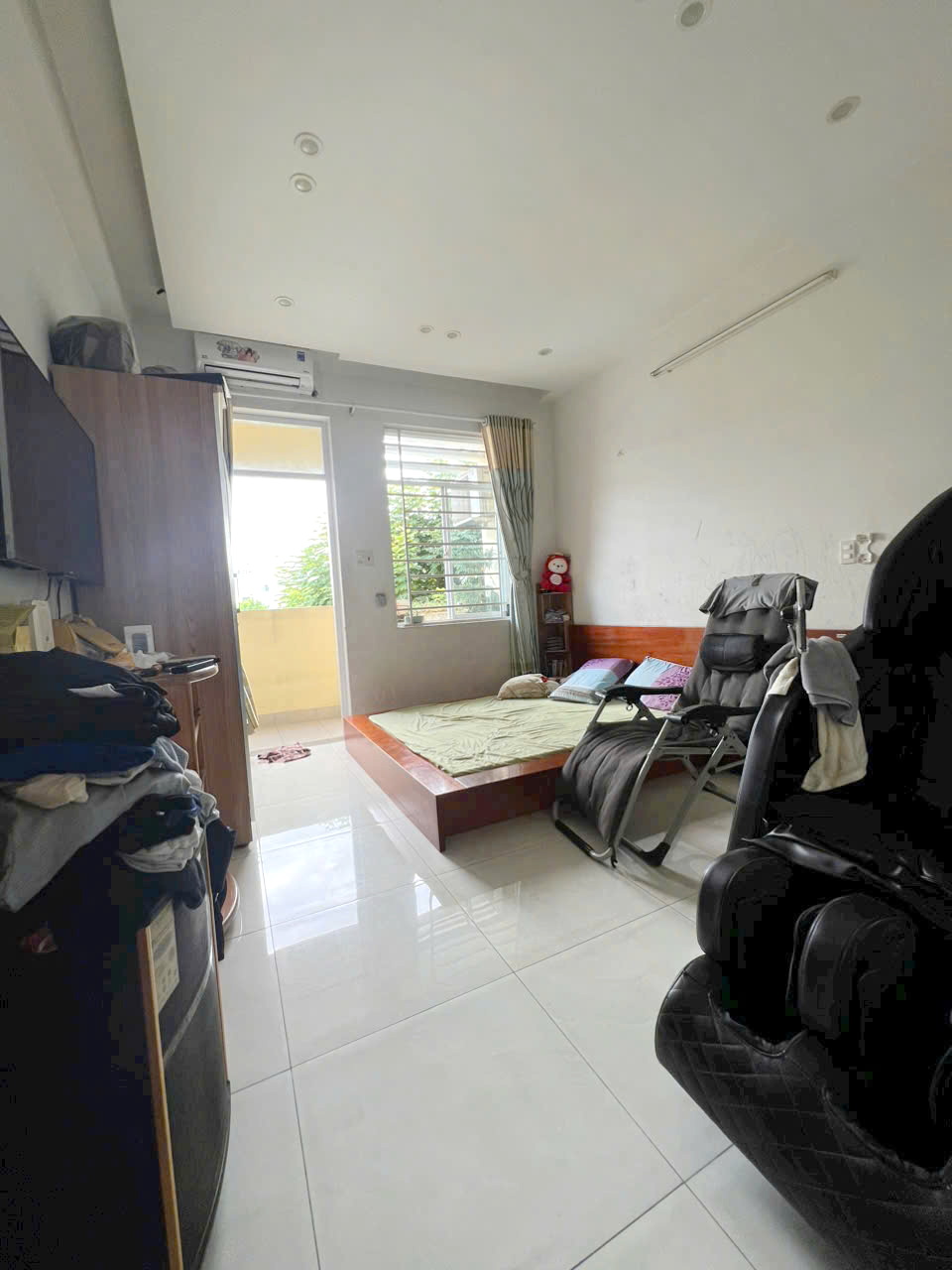 Nhà 4 tầng nở hậu L mặt tiền view bờ kè Lò Gốm P12Q6. Giá: 8.4 tỷ
