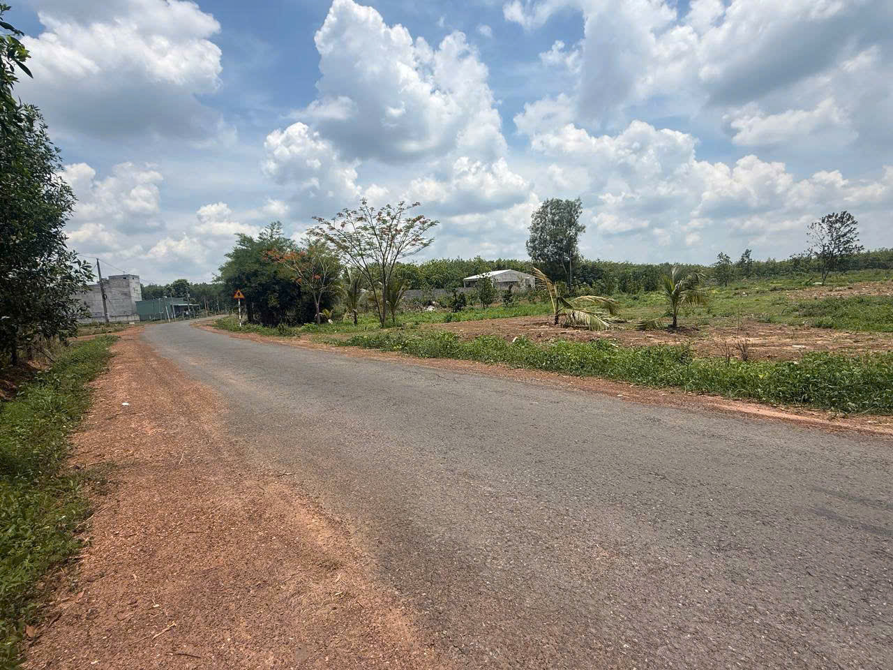Lô đất mặt kênh, view thoáng, DT 135m2 full thổ cần bán