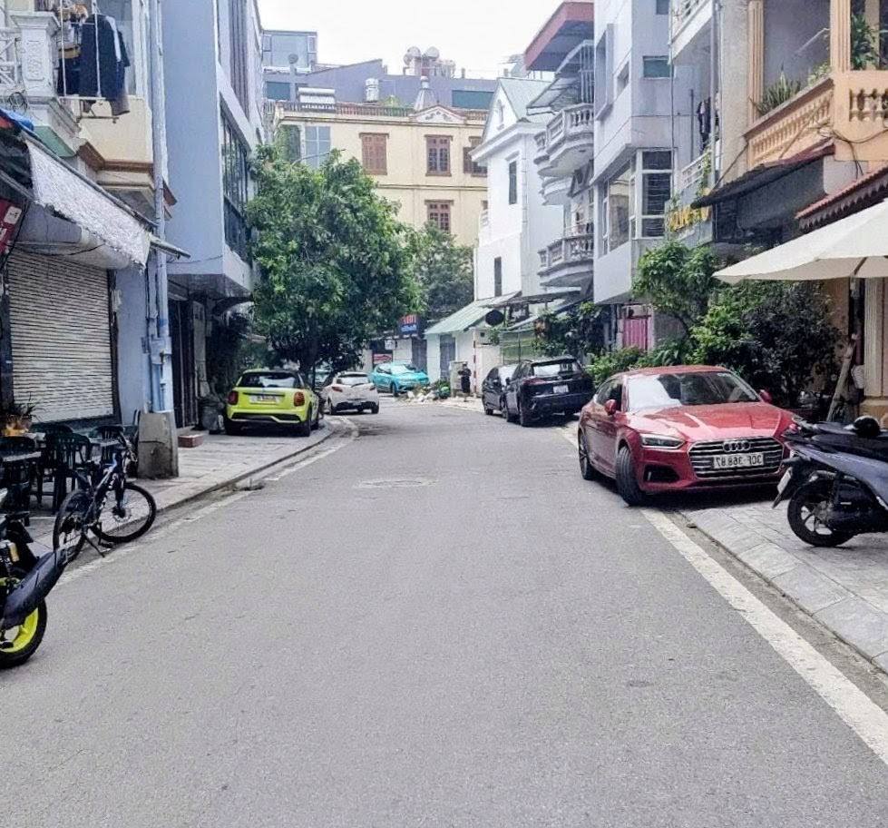 Bán nhà phố Văn Cao Liễu Giai, ô tô vào nhà, ở ngay, 68m, chỉ 27 tỷ