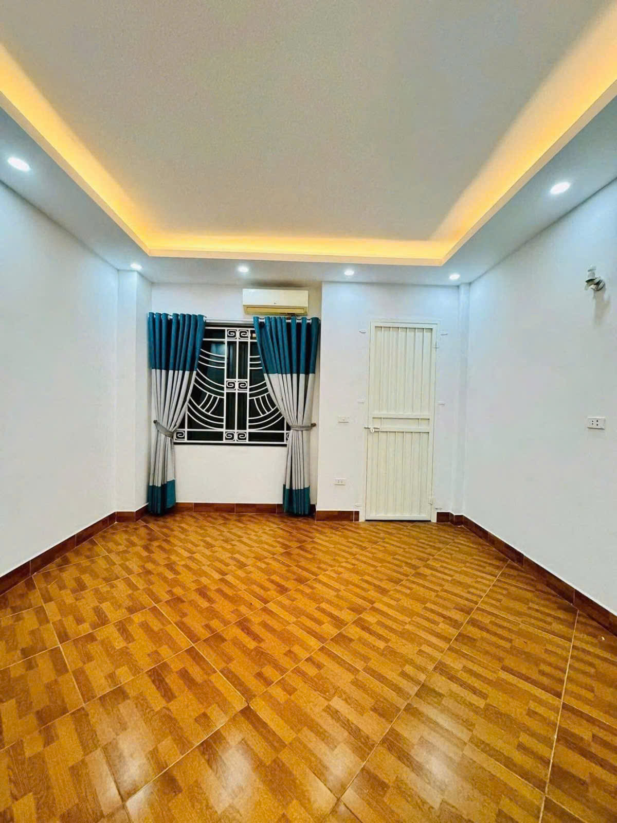 Trương định bán nhà 4 tầng dân xây lô góc ngõ thông 20M ra phố hoàng mai-3