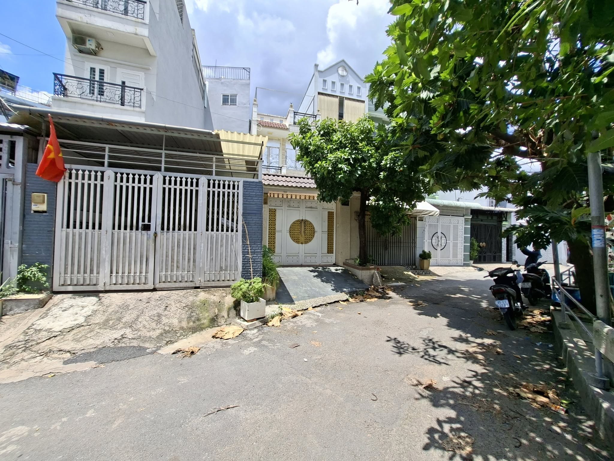 Nhà 2 tầng 80m2 (4x20), đối diện Vạn Phúc City, gần QL13, hẻm xe hơi đậu trong nhà, chỉ 7.7 tỷ TL