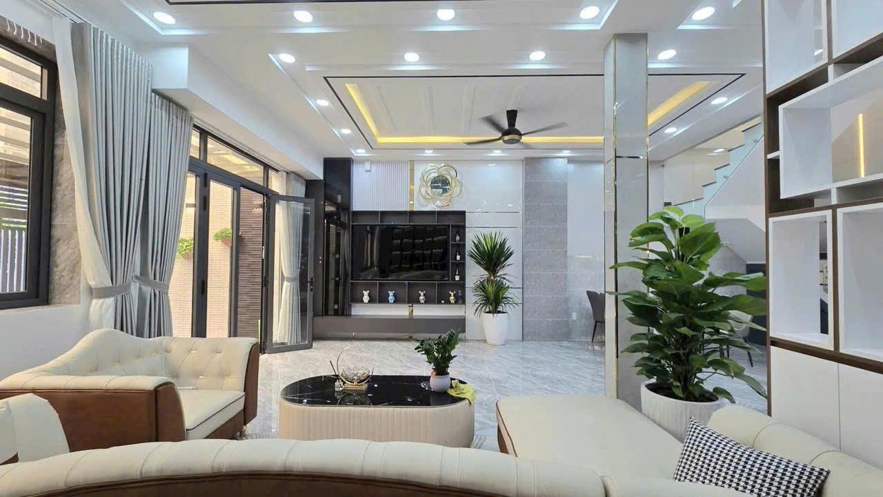 Nhà cạnh Quận 7, hẻm xe hơi Huỳnh Tấn Phát, 7.5x16m, 8.3 tỷ