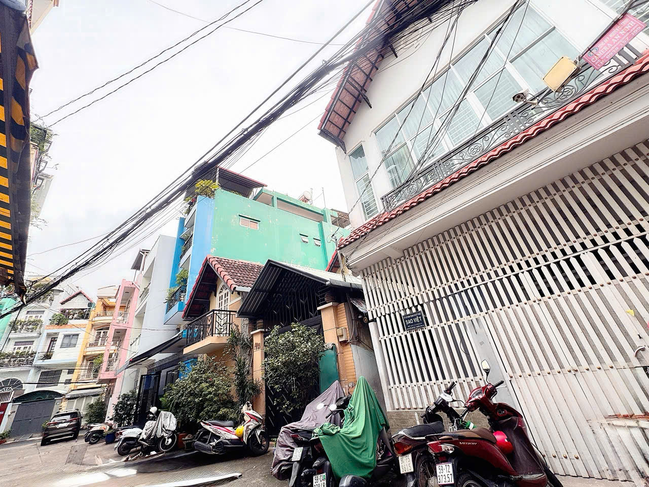 BÁN NHÀ 2 TẦNG DẠNG BIỆT THỰ MÁI NGÓI Đ.NGUYỄN CẢNH CHÂN, QUẬN 1 - NGANG VUÔNG ĐẸP 6,3M*14M - VỊ TRÍ NGAY GÓC Đ.NGUYỄN TRÃI HIẾM BÁN