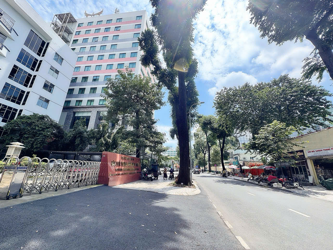 BÁN SIÊU DỰ ÁN QUẬN 1 - VỊ TRÍ KIM CƯƠNG NGAY GÓC Đ. LÊ DUẨN - MẠC ĐĨNH CHI - NGANG HIẾM 33M*39M - GPXD 3 HẦM 16 TẦNG * LH GIANG GIANG: 093.86.76.685