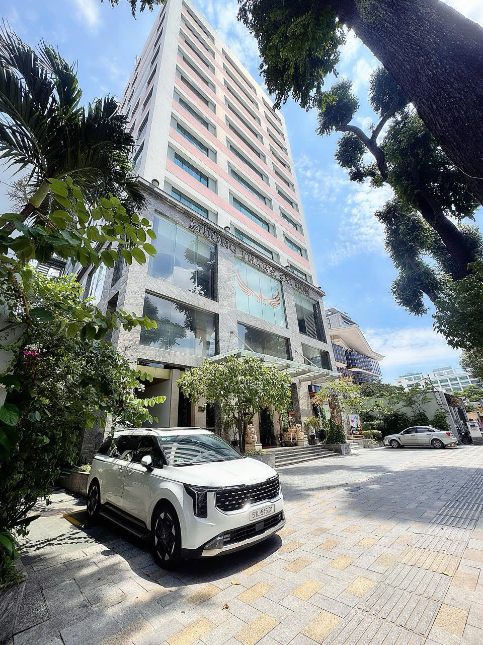 BÁN SIÊU DỰ ÁN QUẬN 1 - VỊ TRÍ KIM CƯƠNG NGAY GÓC Đ. LÊ DUẨN - MẠC ĐĨNH CHI - NGANG HIẾM 33M*39M - GPXD 3 HẦM 16 TẦNG * LH GIANG GIANG: 093.86.76.685-3
