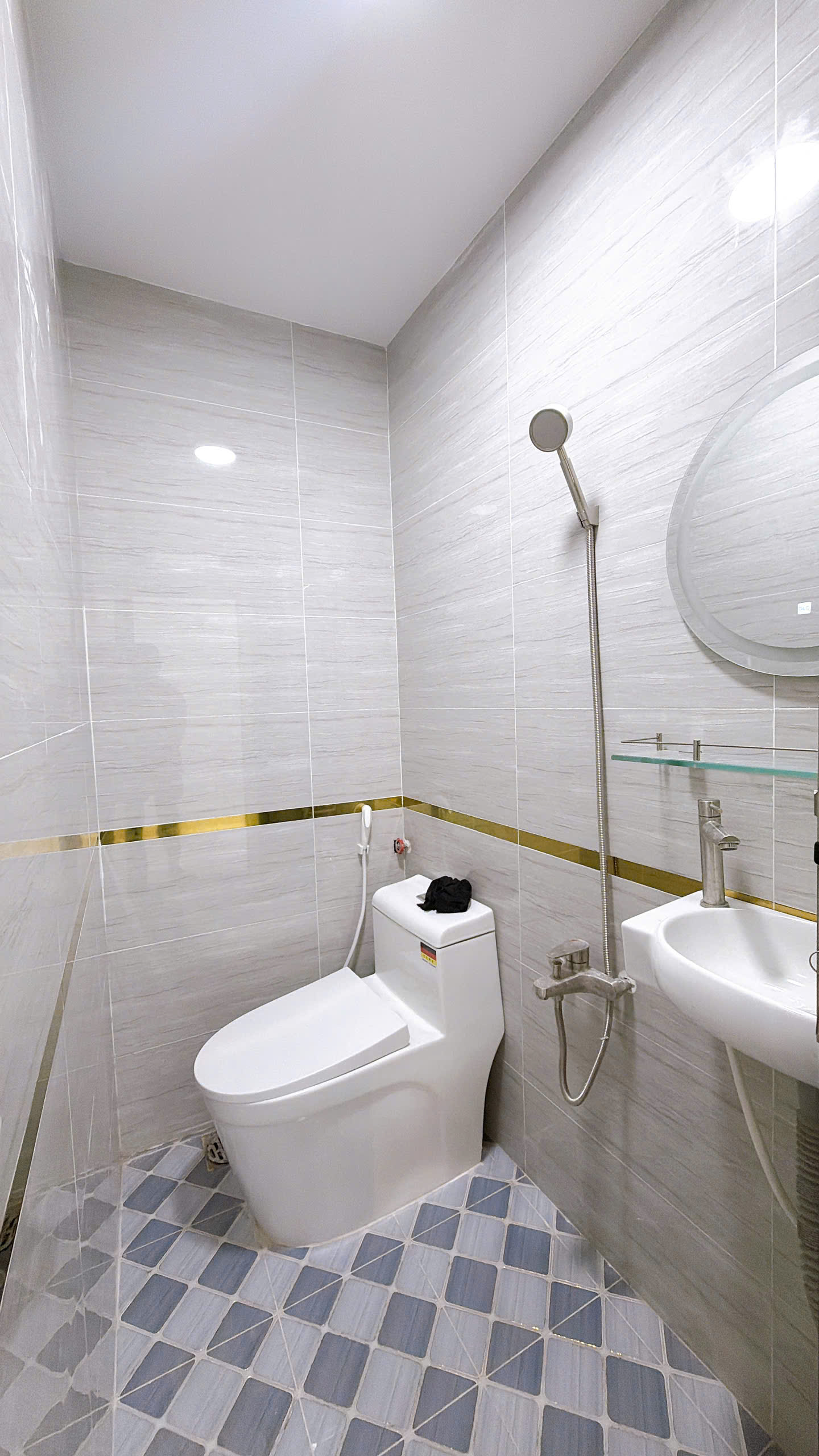 Sát mặt tiền trung tâm Q4 kế Q1
NGANG BỀ THẾ 5 DÀI 8 
ĐÚC BÊ TÔNG XÂY MỚI-3