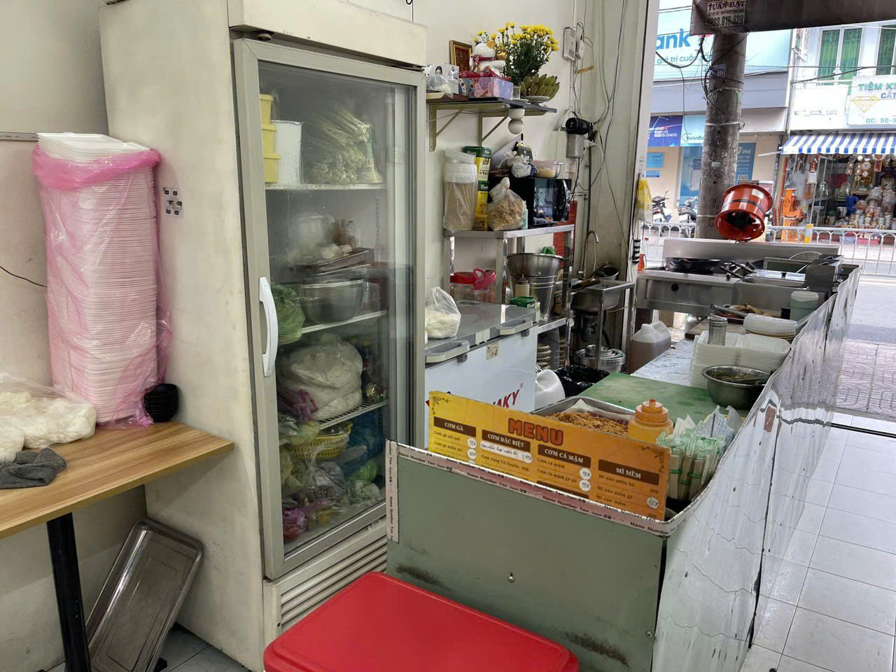 Quận 8, SANG RẺ QUÁN CƠM GÀ CHỈ 68 tr  VỊ TRÍ ĐẸP MẶT TIỀN RẤT ĐÔNG SẦM UẤT , MB : 3,5m x 14m , thuê 1 trệt 2 lầu . Tel : 0907022837 ( Chính chủ )