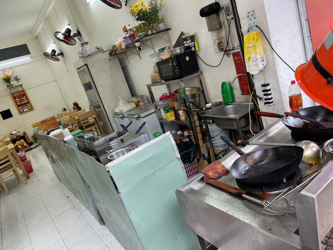 Quận 8, SANG RẺ QUÁN CƠM GÀ CHỈ 68 tr  VỊ TRÍ ĐẸP MẶT TIỀN RẤT ĐÔNG SẦM UẤT , MB : 3,5m x 14m , thuê 1 trệt 2 lầu . Tel : 0907022837 ( Chính chủ )-3