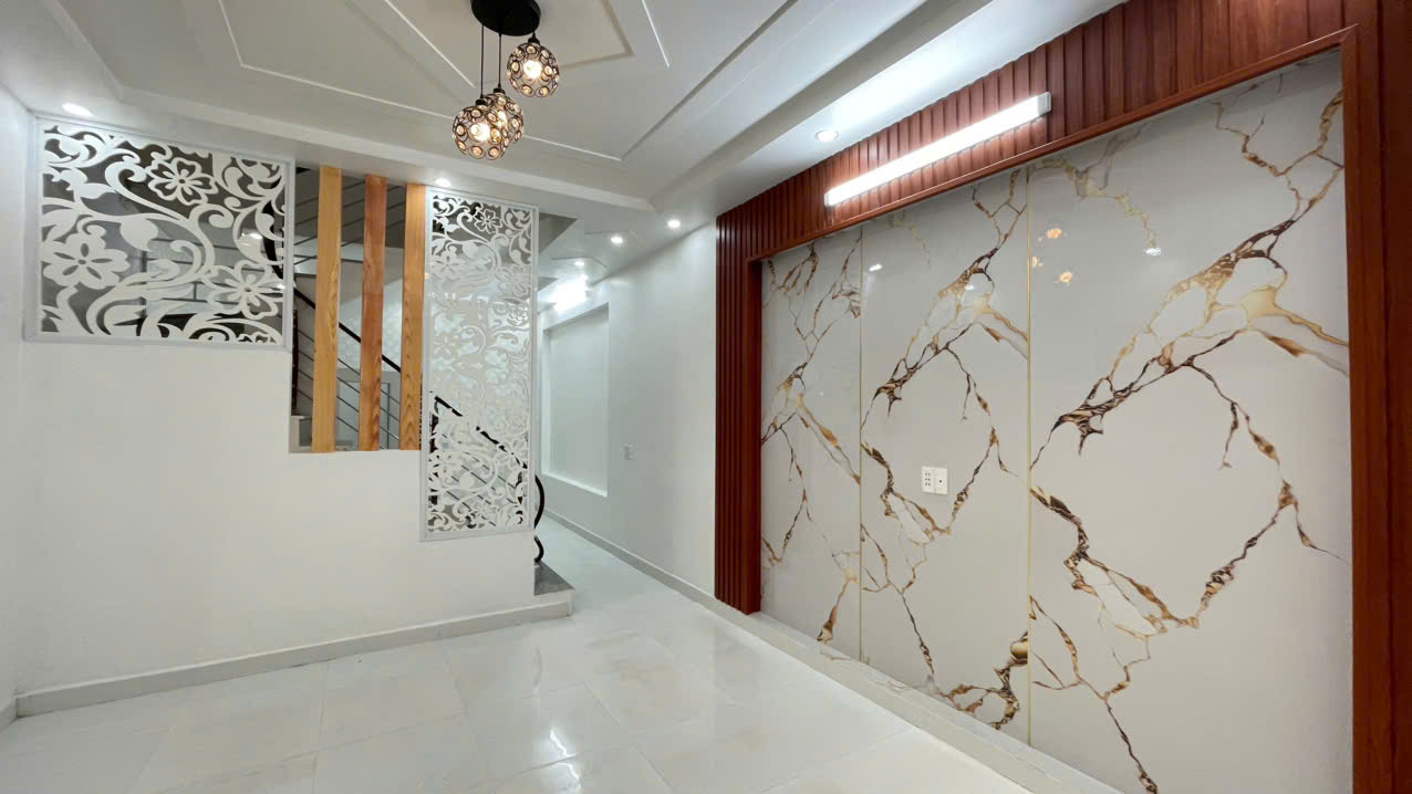 🏡 NHÀ 3 TẦNG – Ô TÔ ĐỖ CỬA – GẦN CHỢ LŨNG ĐÔNG – GIÁ 2,35 TỶ