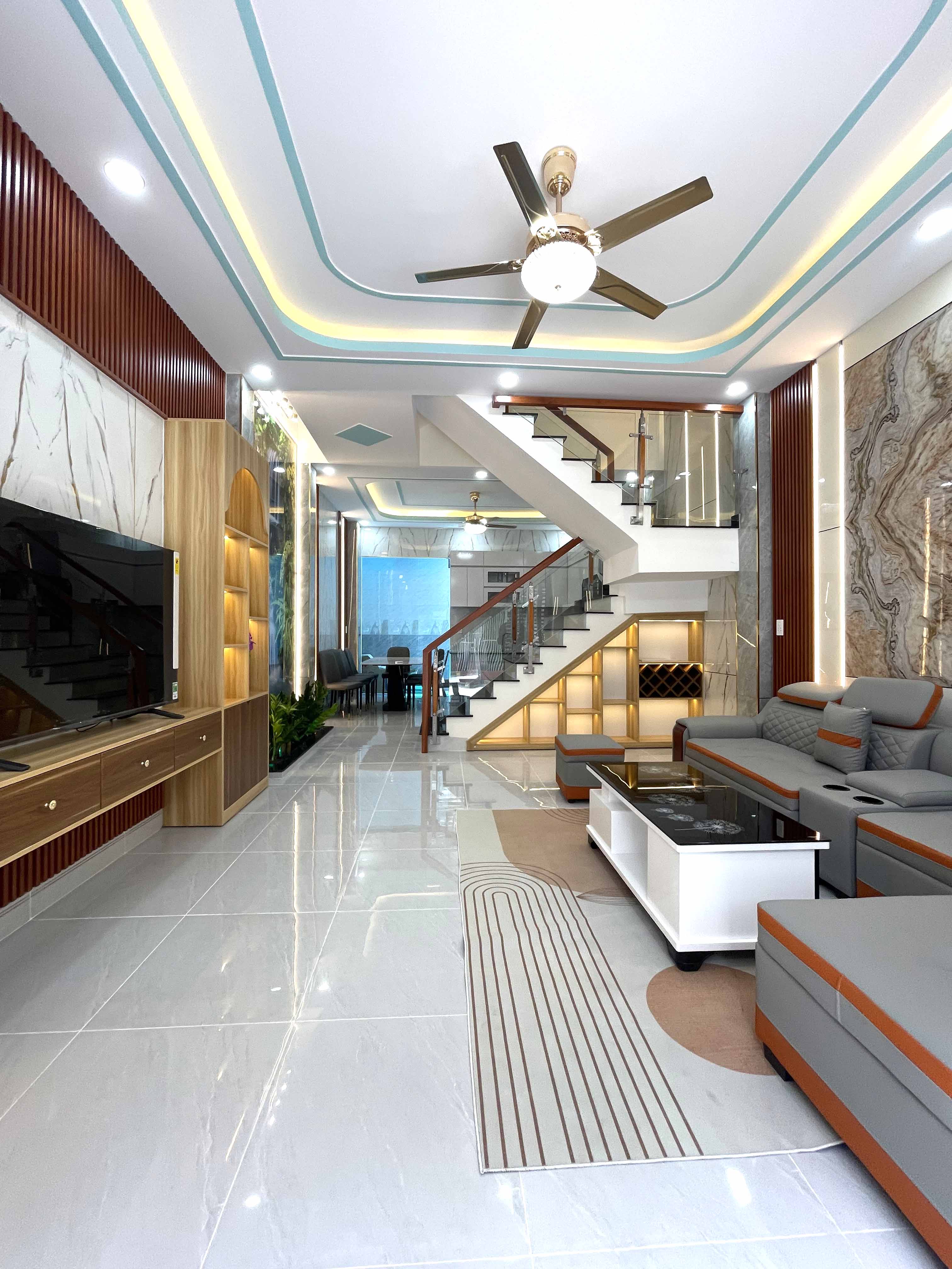 Nhà Đẹp Bình Chiểu Gần Chợ Đầu Mối Thủ Đức – 4 Tầng, 4 Phòng Ngủ – Hẻm Xe Hơi – Chỉ 5.65 Tỷ