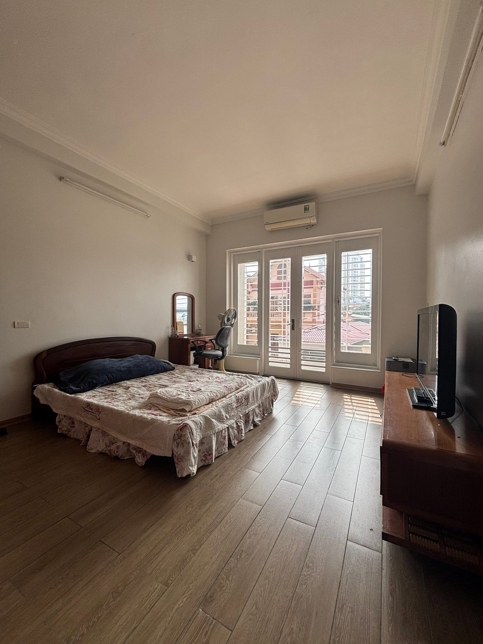 (Chính chủ) bán nhà phố Cảm Hội, 5 tầng, mặt tiền 4m, 60m2, 18.3 tỉ, ô tô 5 tạ đỗ cửa