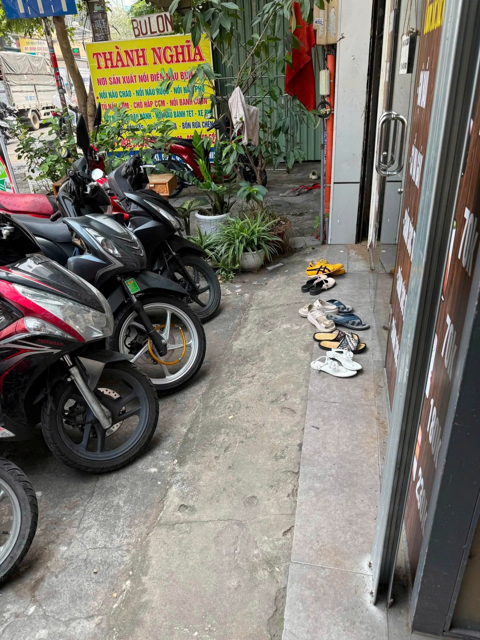 Có lẽ đây là một trong những quyết định khiến mình suy nghĩ nhiều nhất TÌM NGƯỜI TIẾP QUẢN QUEEN GỘI ĐẦU – CỔ VAI GÁY