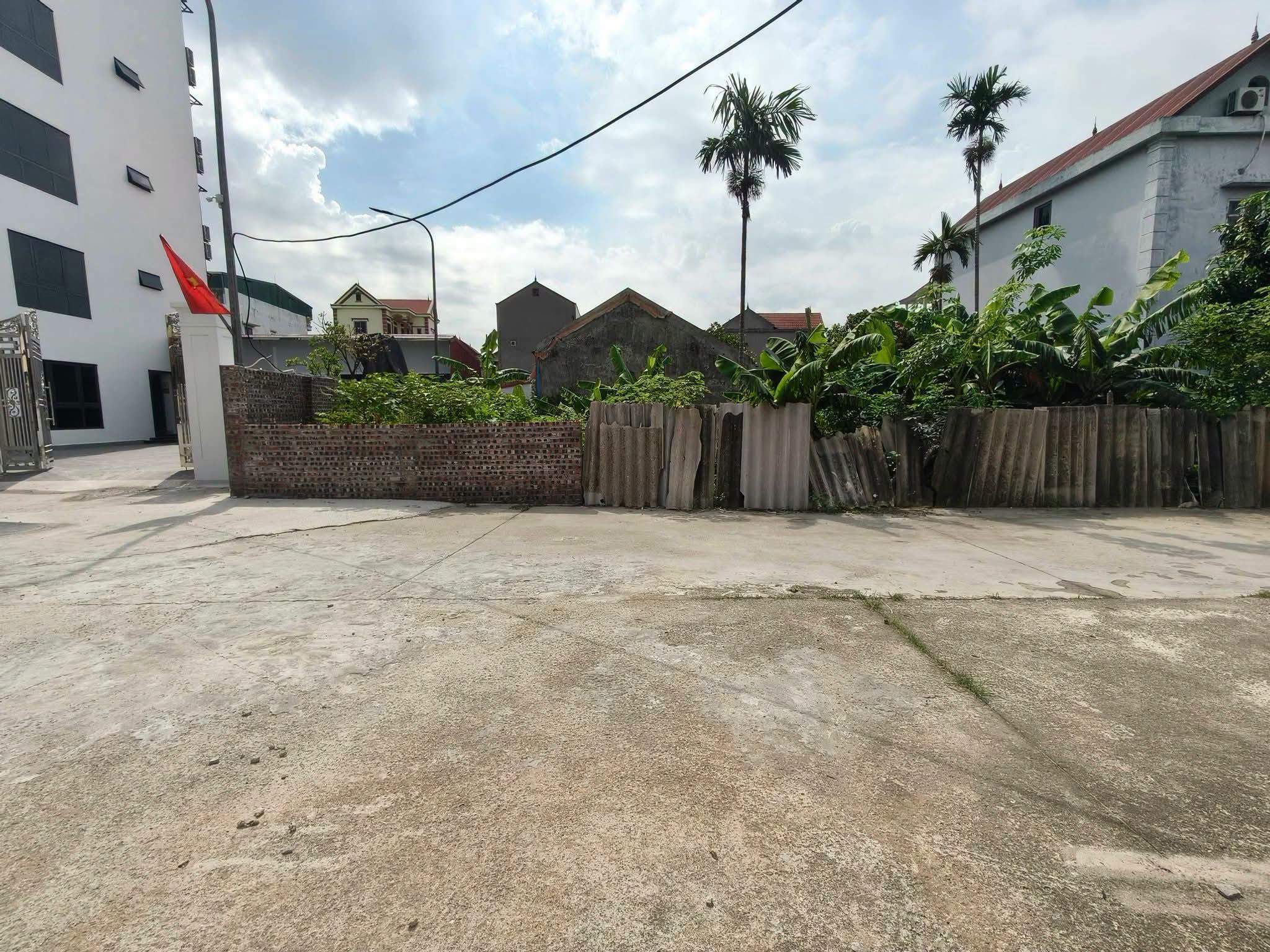 Chồng ốm, con thơ. Cần bán gấp, 80m2, mt5m, 8.x Tỷ, Nguyên Khê, Đông Anh. 3 ô tô tránh.