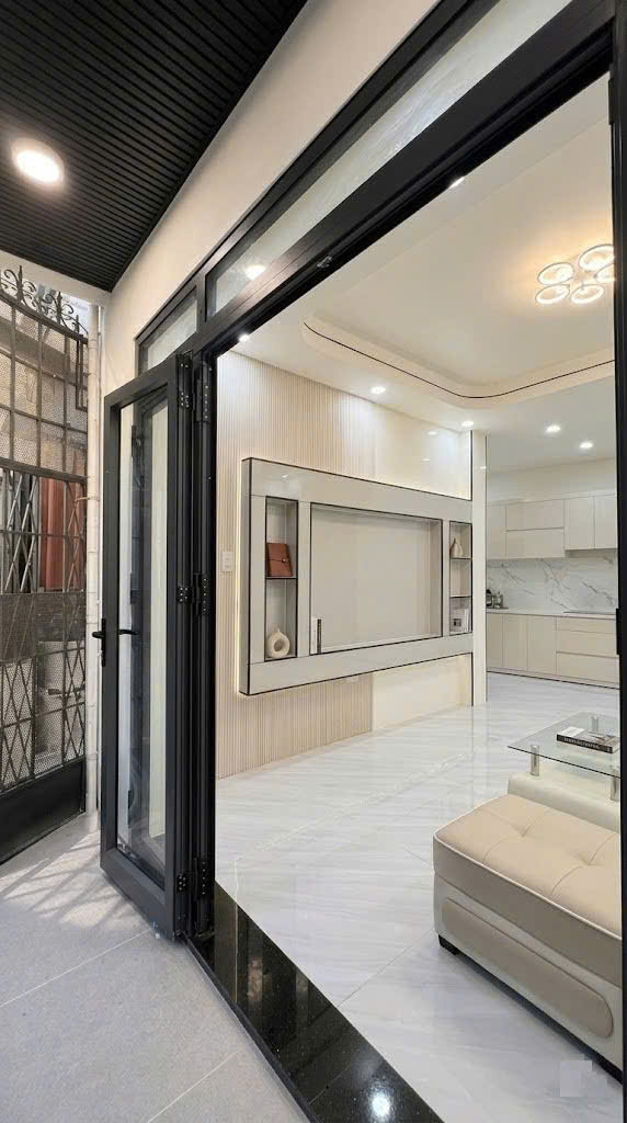 Nhà mới Lý Chính Thắng, QUẬN 3, DT 3.4/5.6 x7m (32 m2), giá 7.3 tỷ