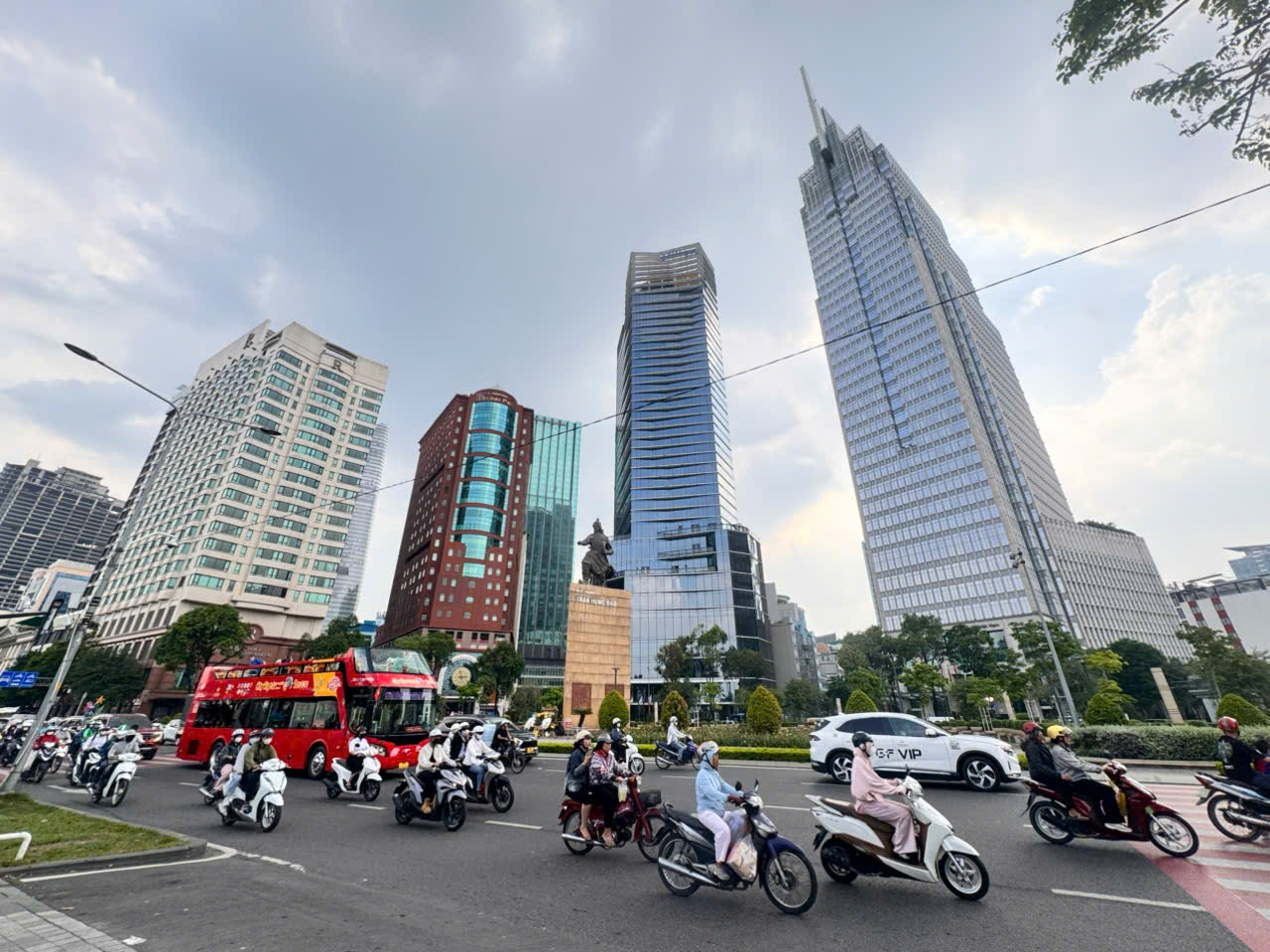 BÁN SIÊU PHẨM TÒA NHÀ 8 TẦNG HẬM MẶT TIỀN ĐÔNG DU, QUẬN 1- DT 77M2- CUNG ĐƯỜNG VIP HIẾM BÁN- CHÍNH CHỦ 0938676685 CHỈ 63,5T