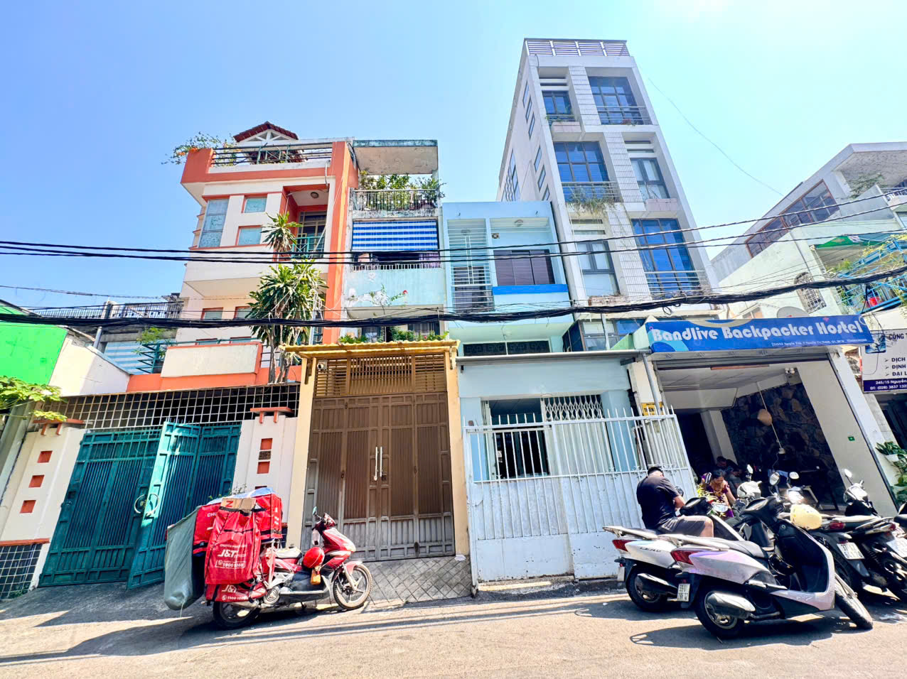 BÁN NHÀ 5 TẦNG MẶT TIỀN 10M Đ.NGUYỄN TRÃI, QUẬN 1- ĐANG KD CHDV- THU TRỌN 50TR/TH- DT 4,1M*17M VUÔNG ĐẸP- 0938676685 GIANG GIANG