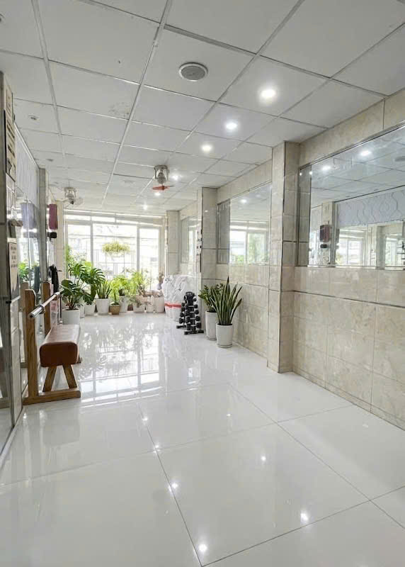 Nhà mặt tiền Huỳnh Văn Bánh, QUẬN PHÚ NHUẬN, 43 m2, 4 tầng, giá 10.9 tỷ