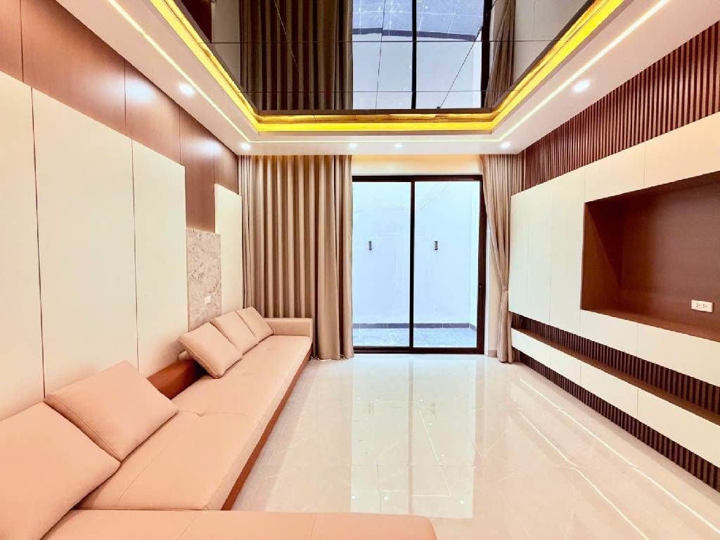 Bán nhà phố Ngọc Khánh Kim Mã, 7 tầng thang máy, ô tô vào nhà, 60m, trên 20 tỷ