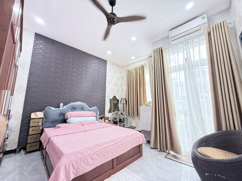 Bán nhà 4 tầng, đường 494 Tăng Nhơn Phú A, Quận 9, Thủ Đức, TP HCM. DT  50m2, sổ hồng riêng. Giá 6,45  tỷ.