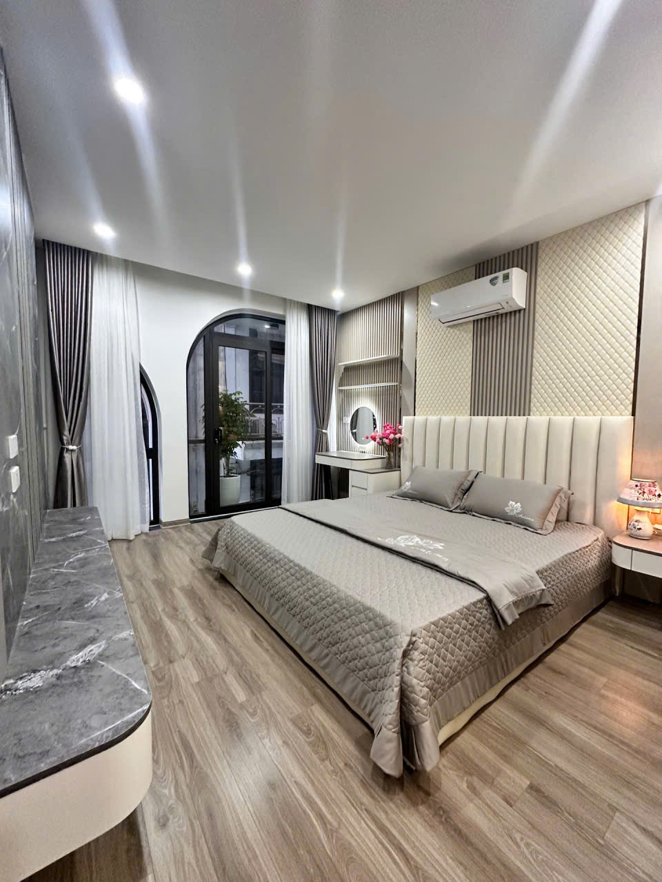 🔥 CHỈ 11,X TỶ - SỞ HỮU NGAY SIÊU PHẨM 6 TẦNG THANG MÁY, Ô TÔ NGỦ TRONG NHÀ TẠI TRUNG TÂM THẠCH BÀN - CỔ LINH! 🔥