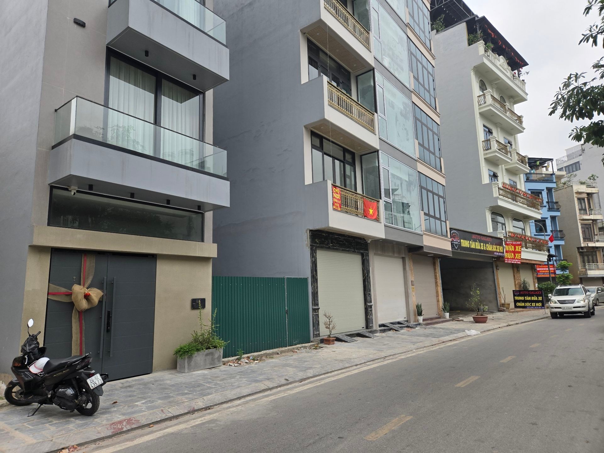 Bán nhà mới Thạch Bàn 11 tỷ 60m gần phố,gần công viên