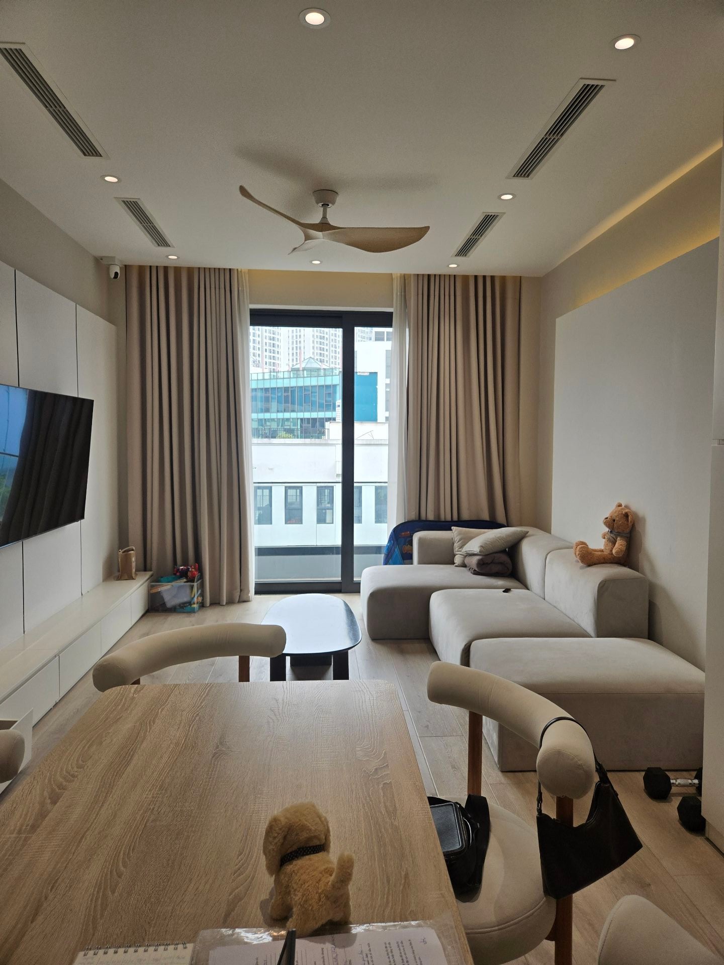 Bán nhà mới Thạch Bàn 11 tỷ 60m gần phố,gần công viên