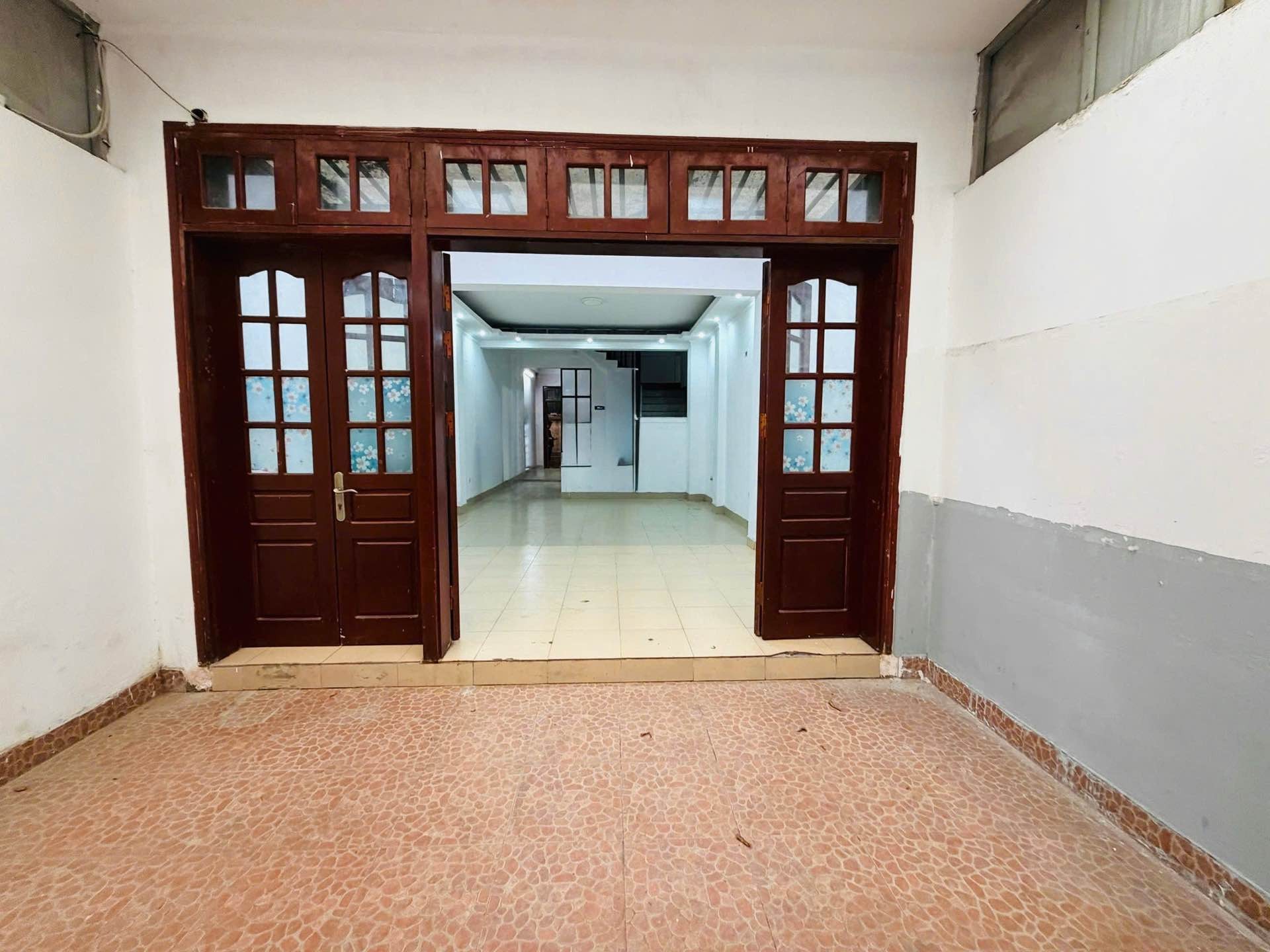 cần bán nhà Thạch Bàn 11 tỷ 60m Ngõ nông thông thoáng
