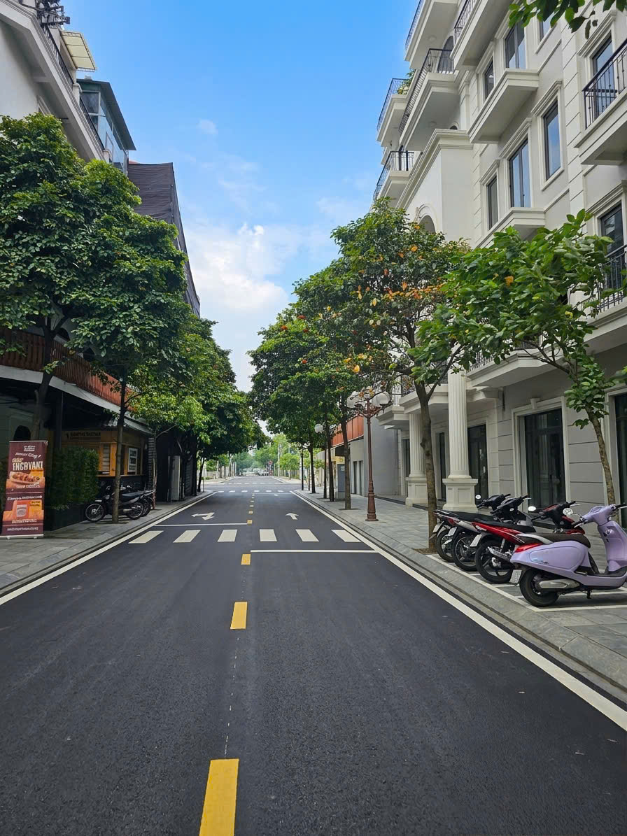 BÁN GẤP TRONG THÁNG  TOÀ VP LÔ GÓC HỒNG TIẾN, LONG BIÊN - 165M2 - 6 T THANG MÁY - MT 25M - GIÁ 77 TỶ