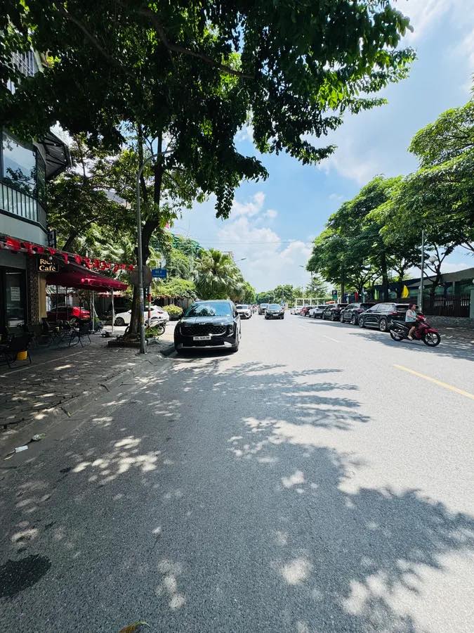 BÁN GẤP TRONG THÁNG  TOÀ VP LÔ GÓC HỒNG TIẾN, LONG BIÊN - 165M2 - 6 T THANG MÁY - MT 25M - GIÁ 77 TỶ