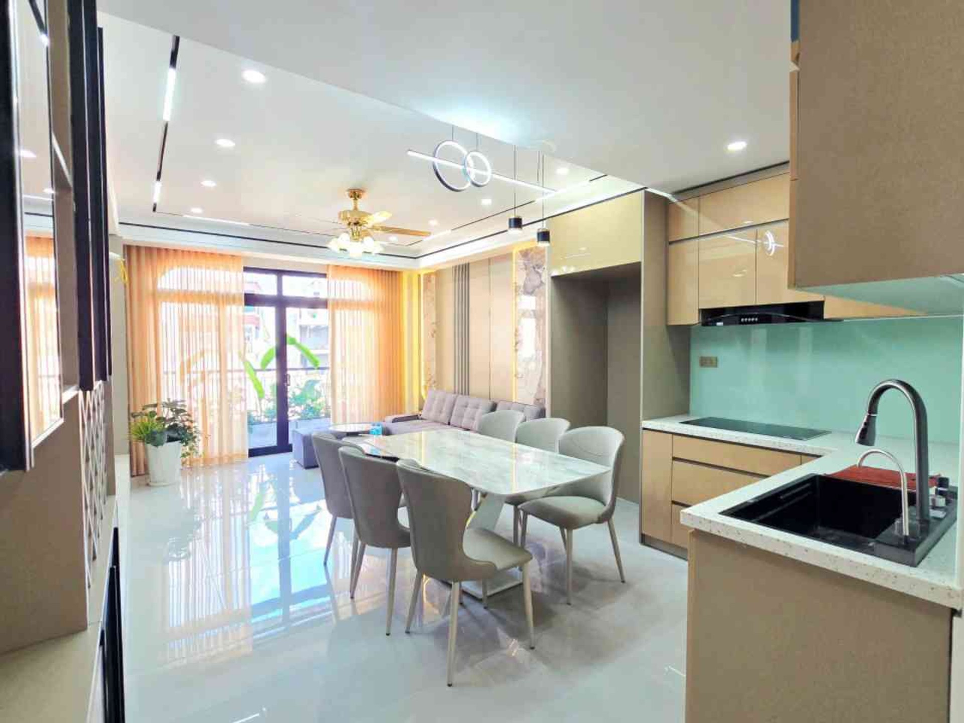 BÁN NHÀ THẠCH BÀN 45M2- 6 TẦNG THANG MÁY- GARA Ô TÔ-11.x Tỷ