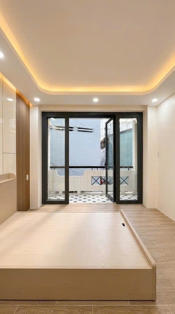 Nhà mới Lý Chính Thắng, QUẬN 3, ngay hẻm Ô tô, căn góc 3 tầng, 7.3 tỷ