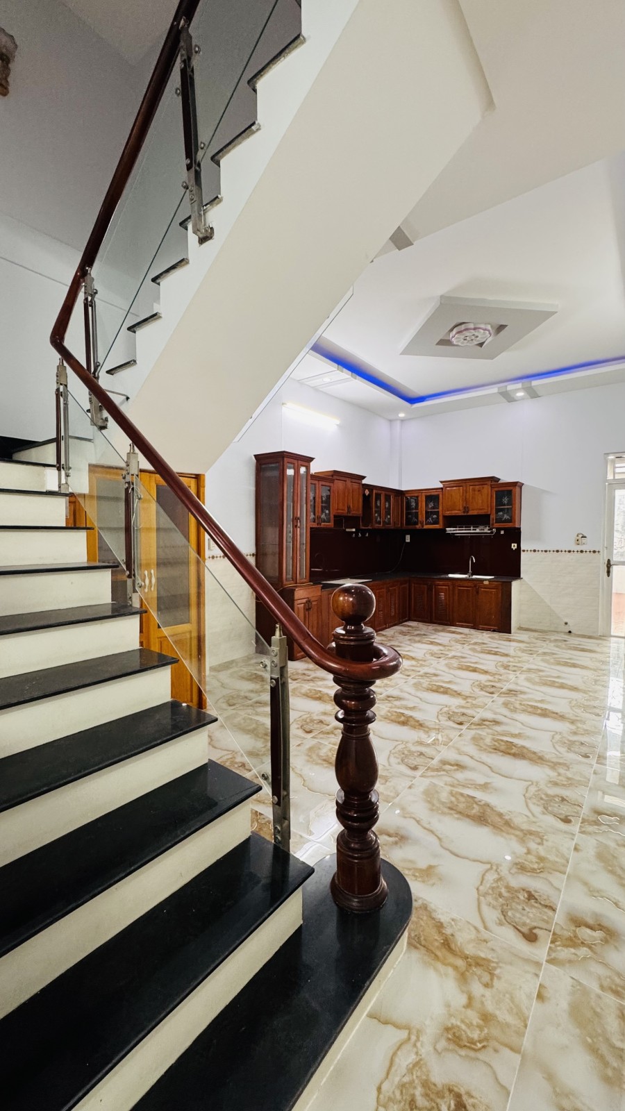 💥🚘🏡BÌNH TÂN, LÊ ĐÌNH CẨN, HẼM 6M THÔNG, 103M2, 4TẦNG, 5PN, NGANG GẦN 5M, NHỈNH 6 TỶ