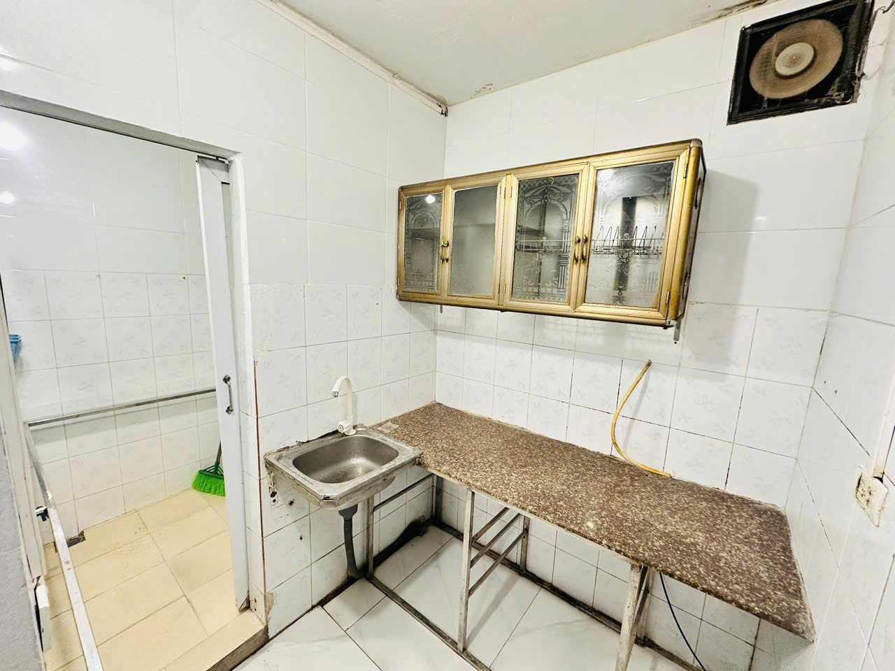 Bán nhà chính chủ 2,5 tầng ngõ 230/79 Định Công Thượng. LH:0968723972.