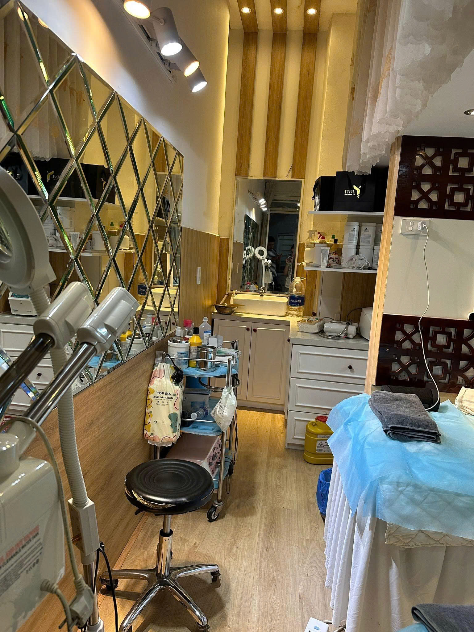 SANG NHƯỢNG LẠI SPA FULL THIẾT BỊ – GIÁ CHỈ 150 TRIỆU Địa chỉ: 333/7A Lê Văn Sỹ, P.1, Tân Bình