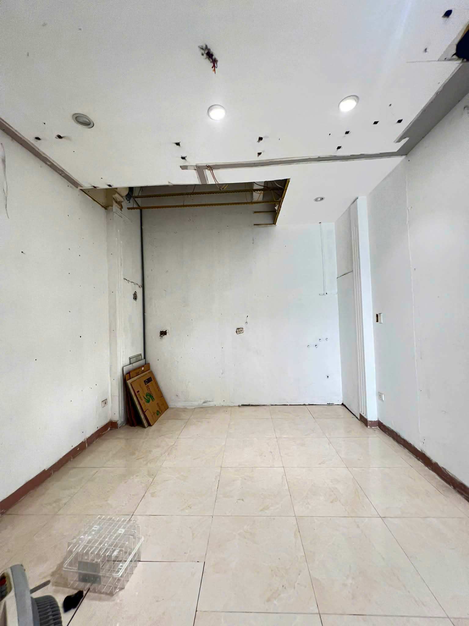 CHO THUÊ MẶT BẰNG KINH DOANH ĐẸP
MẶT TIỀN 208H LÊ TRỌNG TẤN, THANH XUÂN, HÀ NỘI