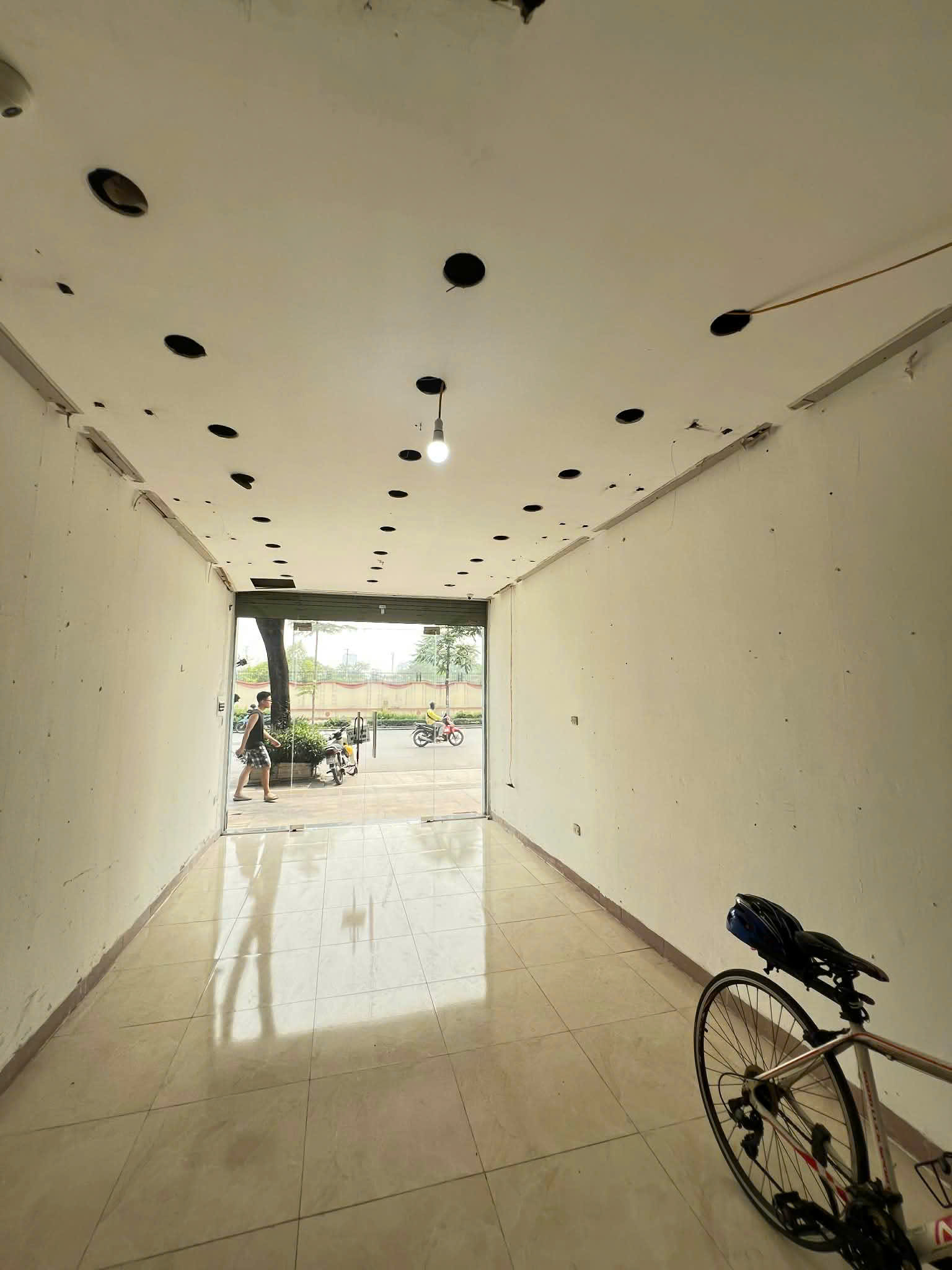 CHO THUÊ MẶT BẰNG KINH DOANH ĐẸP
MẶT TIỀN 208H LÊ TRỌNG TẤN, THANH XUÂN, HÀ NỘI-3