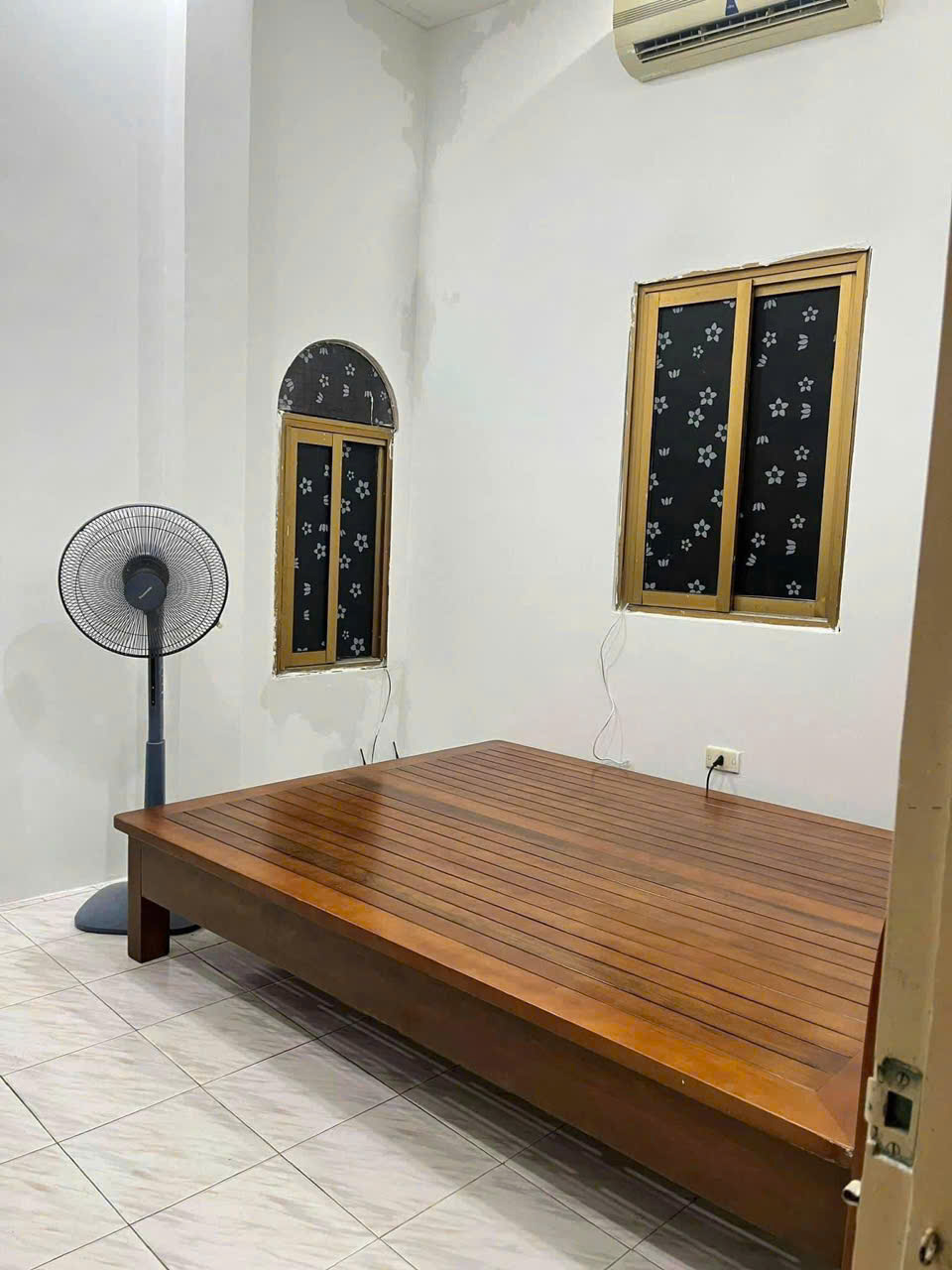 CHO THUÊ NHÀ NGUYÊN CĂN 3 TẦNG 1 TUM TẠI HAI HÀ TRƯNG , HÀ NỘI GIÁ 11TR
