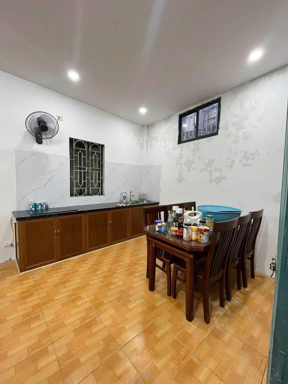 CHO THUÊ NHÀ NGUYÊN CĂN 3 TẦNG 1 TUM TẠI HAI HÀ TRƯNG , HÀ NỘI GIÁ 11TR-4
