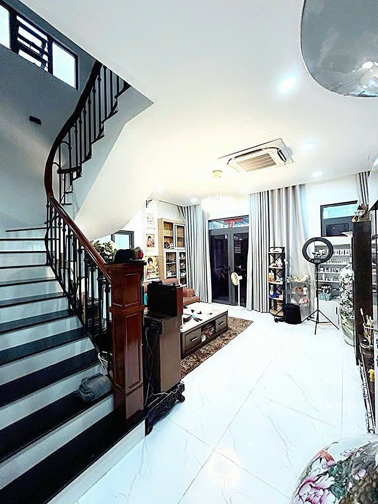 BÁN BIỆT THỰ 3 TẦNG Đ.TRẦN XUÂN SOẠN, TÂN HƯNG, QUẬN 7 - NGANG ĐẸP 7,2M816M - SỔ HỒNG VUÔNG ĐẸP - NHÀ2 MẶT TIỀN TRƯỚC SAU THOÁNG SÁNG* LIÊN HỆ GIANG GIANG: 093.86.76.685-4