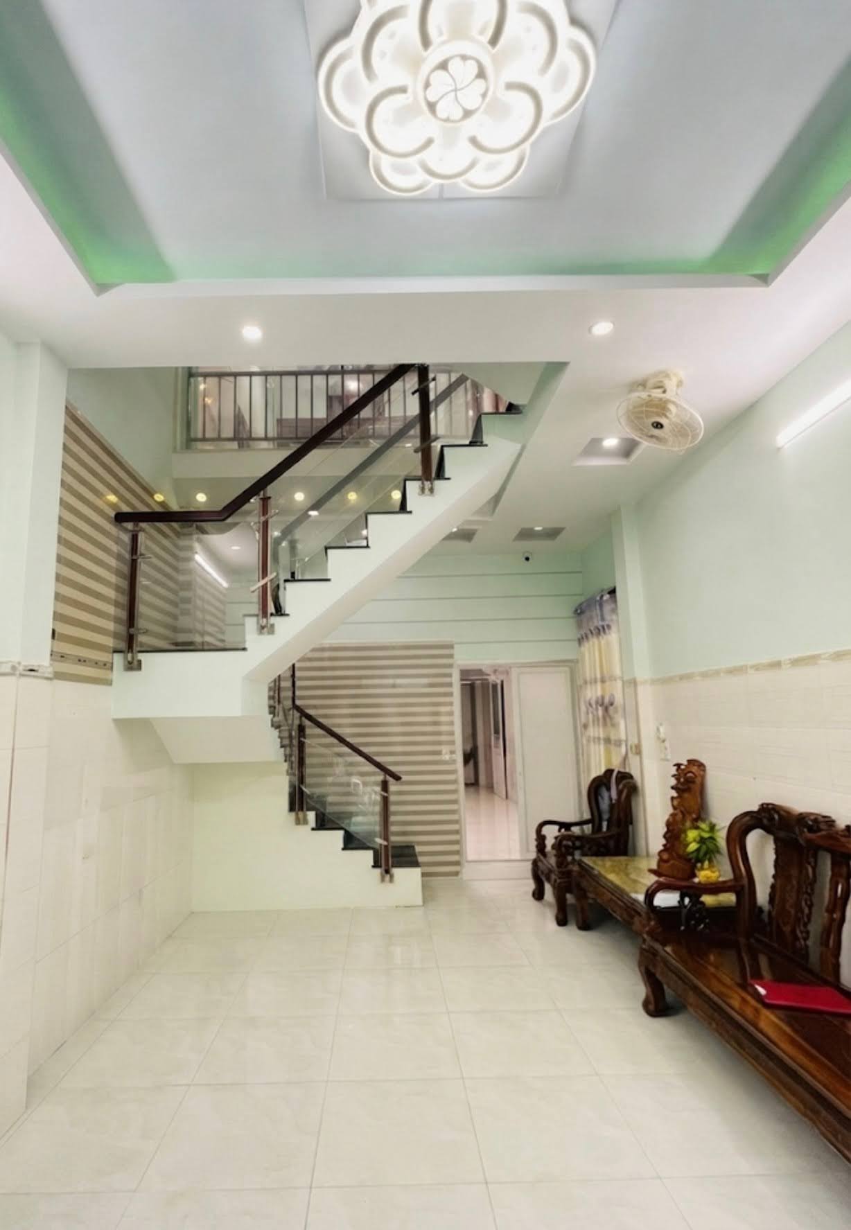 Lạc Long Quân, Tân Bình - Nhà 4 tầng gần 60m², hợp ở và khai thác dòng tiền