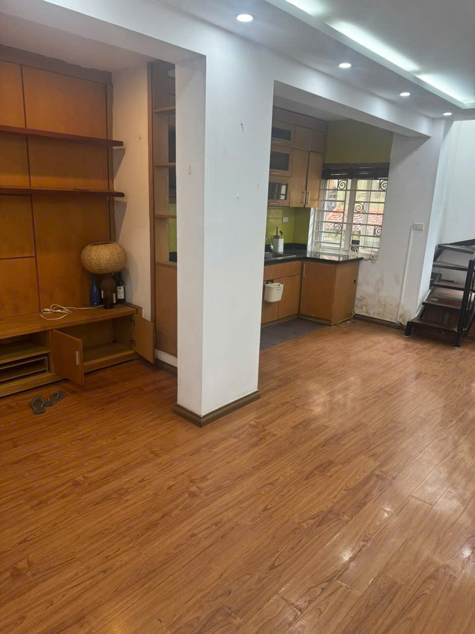 CHO THUÊ CĂN HỘ TẬP THỂ TẦNG 2, THÔNG TẦNG 3, 4, 75m² – 2PN, 2WC