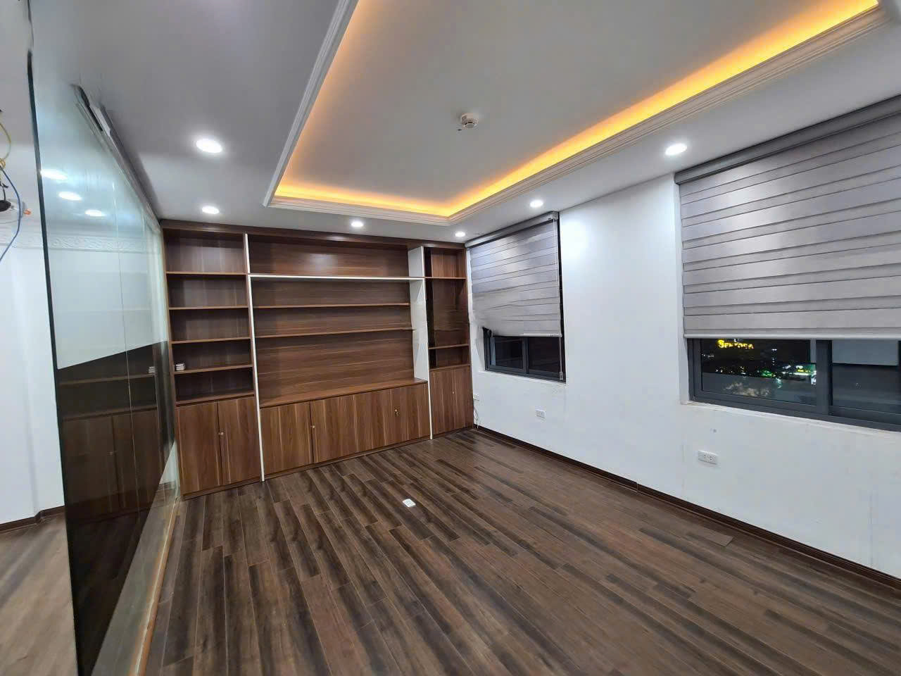 Bán nhà phố Quần Ngựa Văn Cao, ô tô vào nhà, 90m, mặt tiền 8.5m, giá tốt-3