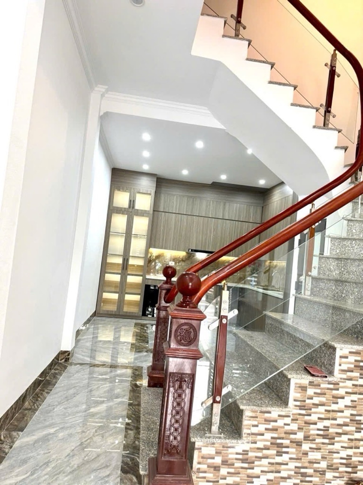 Bán gấp Ngọc Thụy Phân Lô 12 tỷ 60m ô tô đỗ,Long Biên