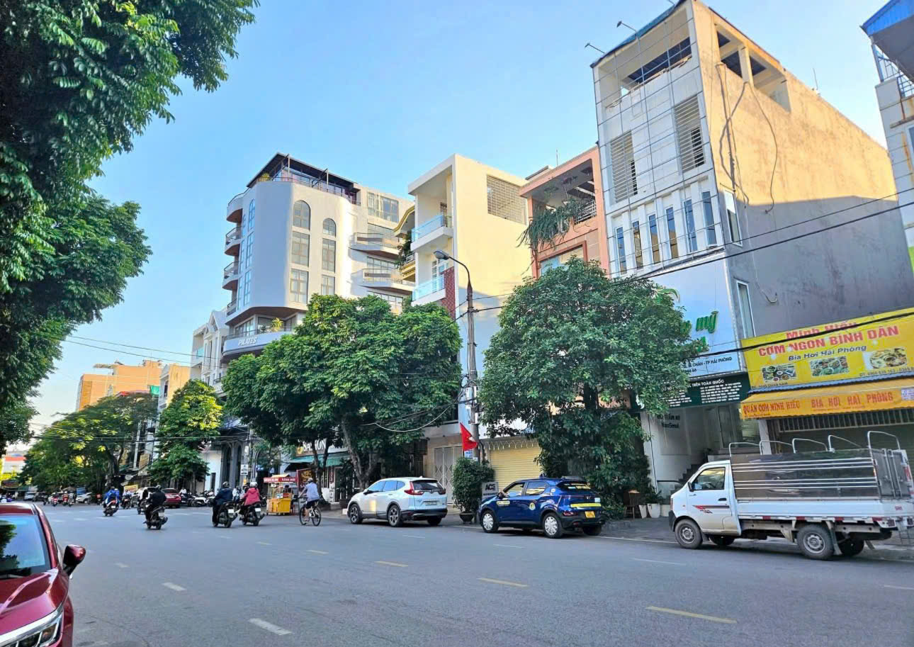 Nhà 4,5 tầng mặt đường Quán Nam - Sẵn dòng tiền ổn định.